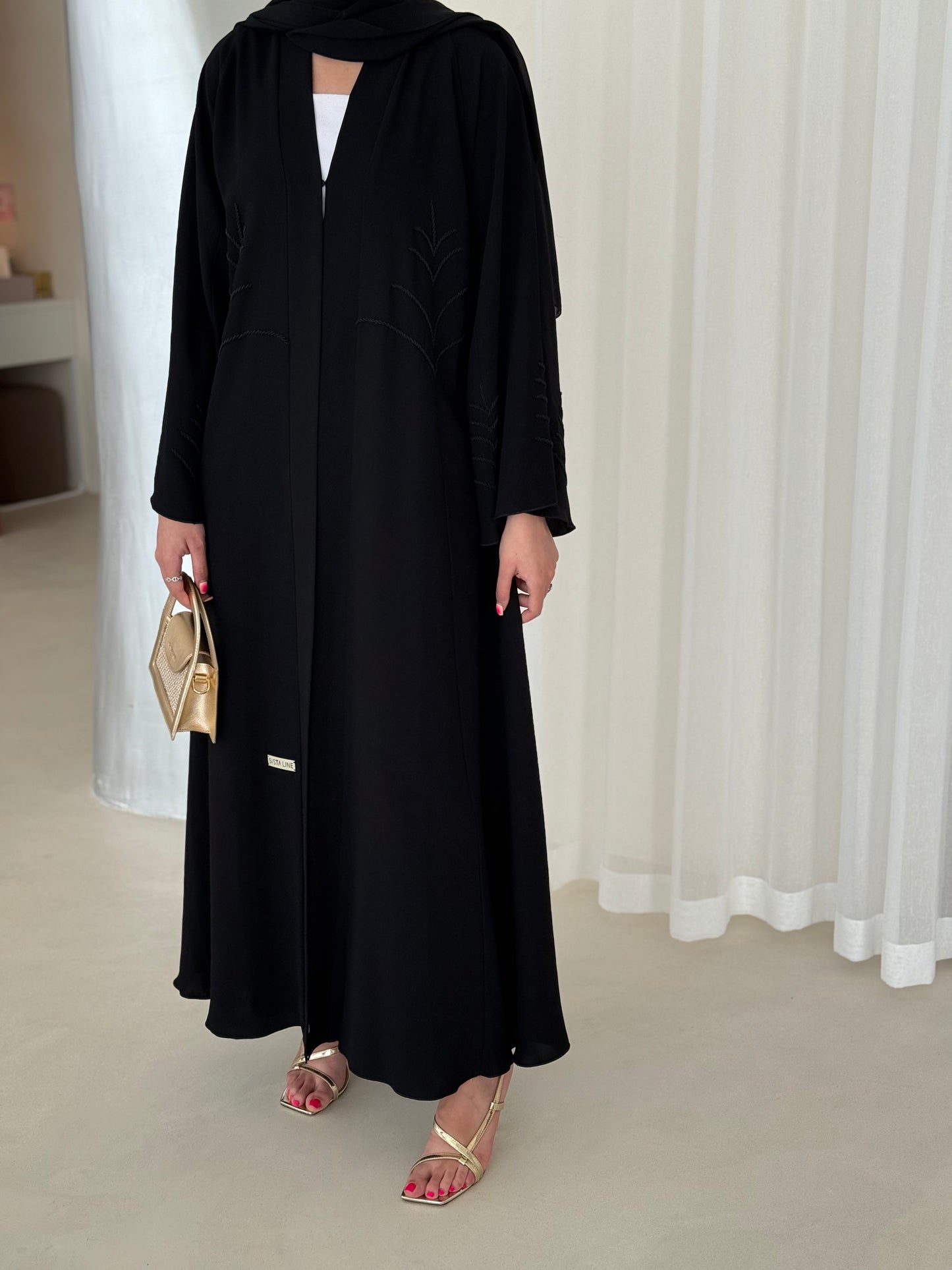 Black abaya with sophisticated look