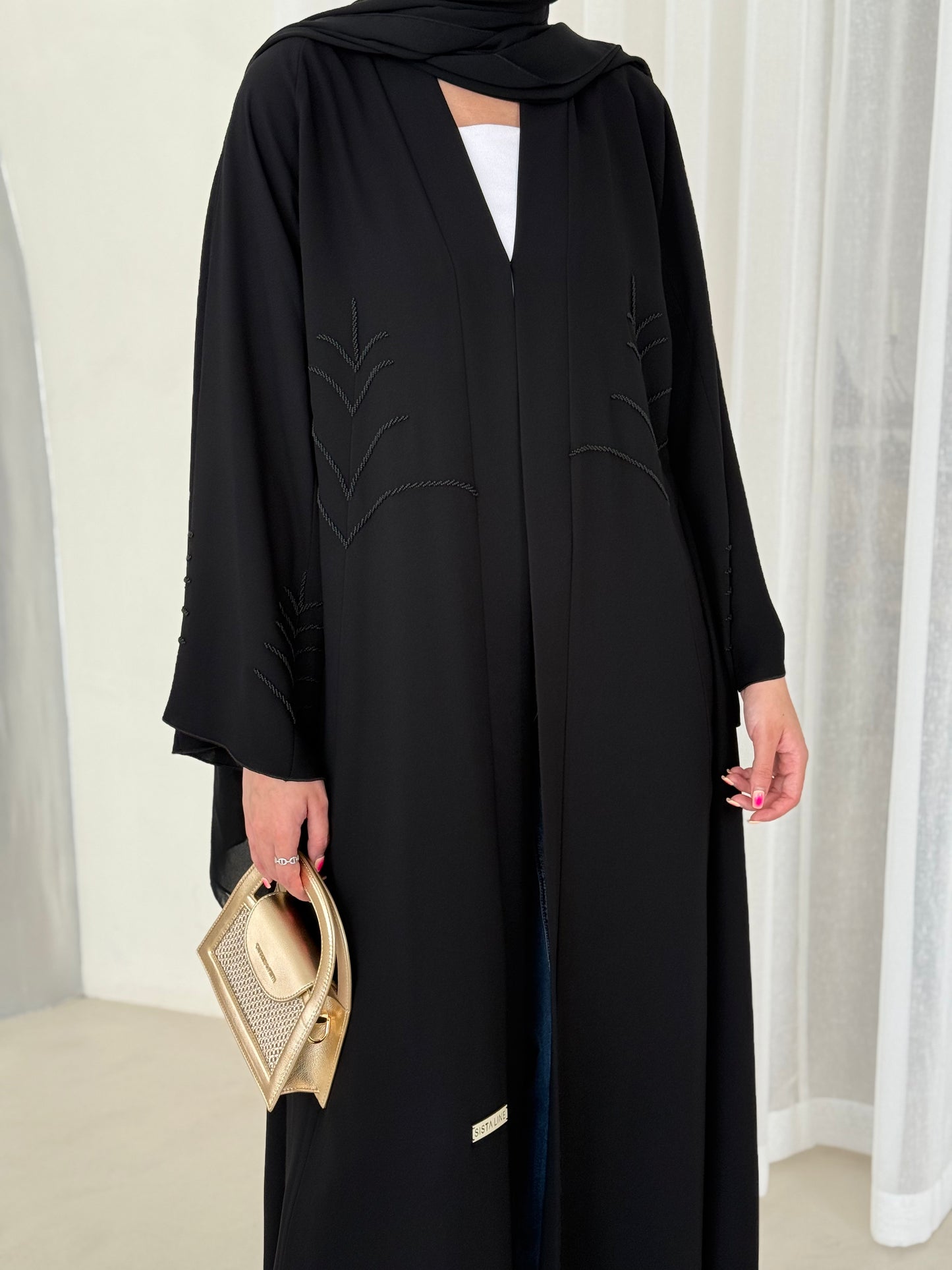 Black abaya with sophisticated look