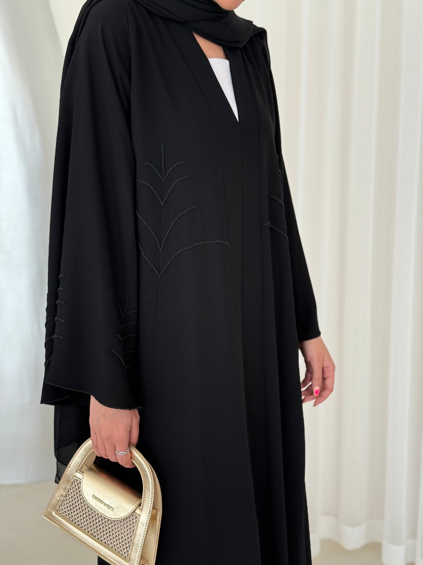 Black abaya with sophisticated look