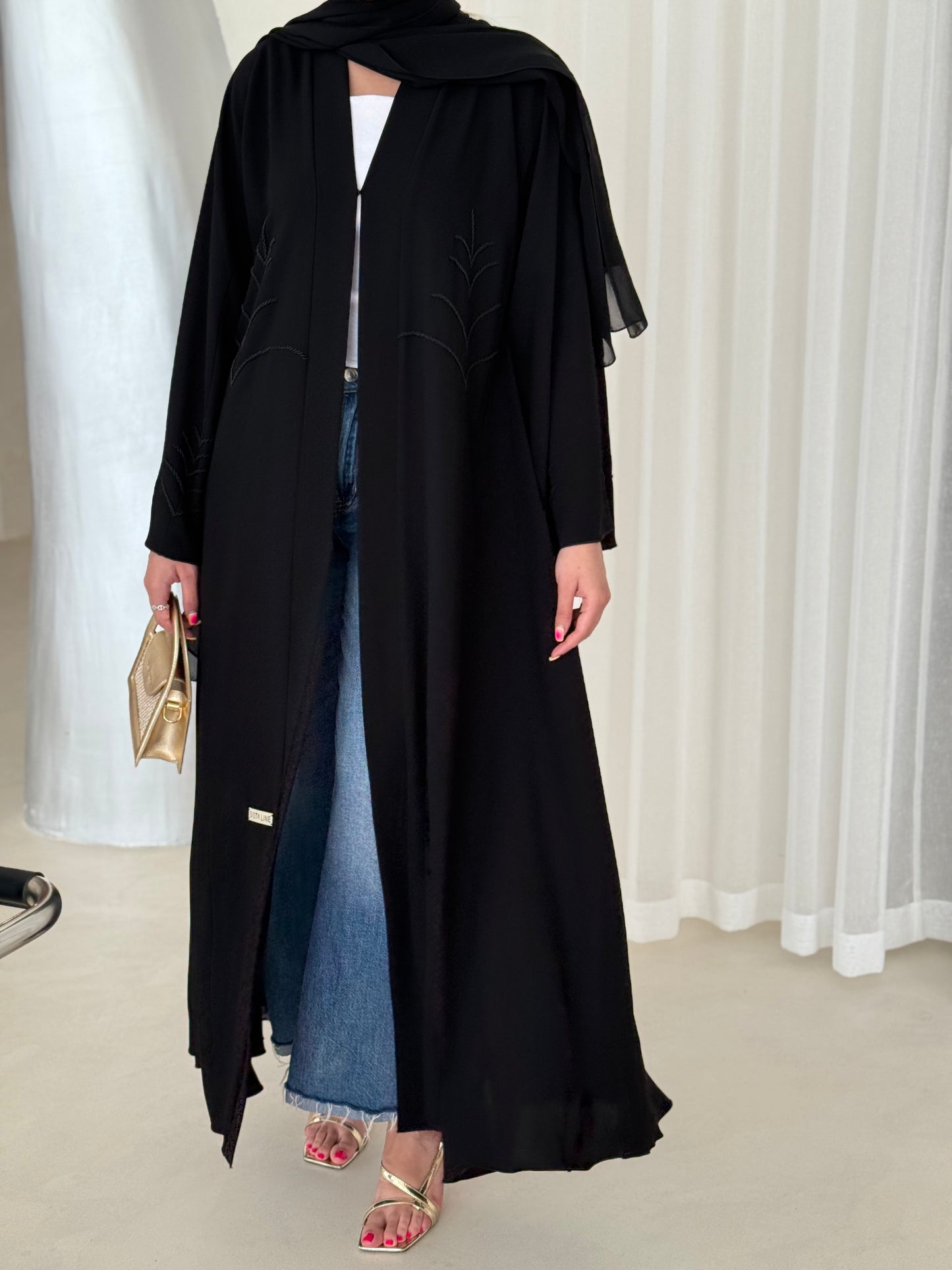 Black abaya with sophisticated look
